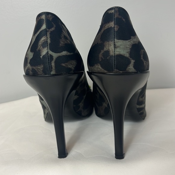 Fabrizio Viti Summer Fever Leopard Print Satin Pumps with Green Bow - Picture 10 of 17